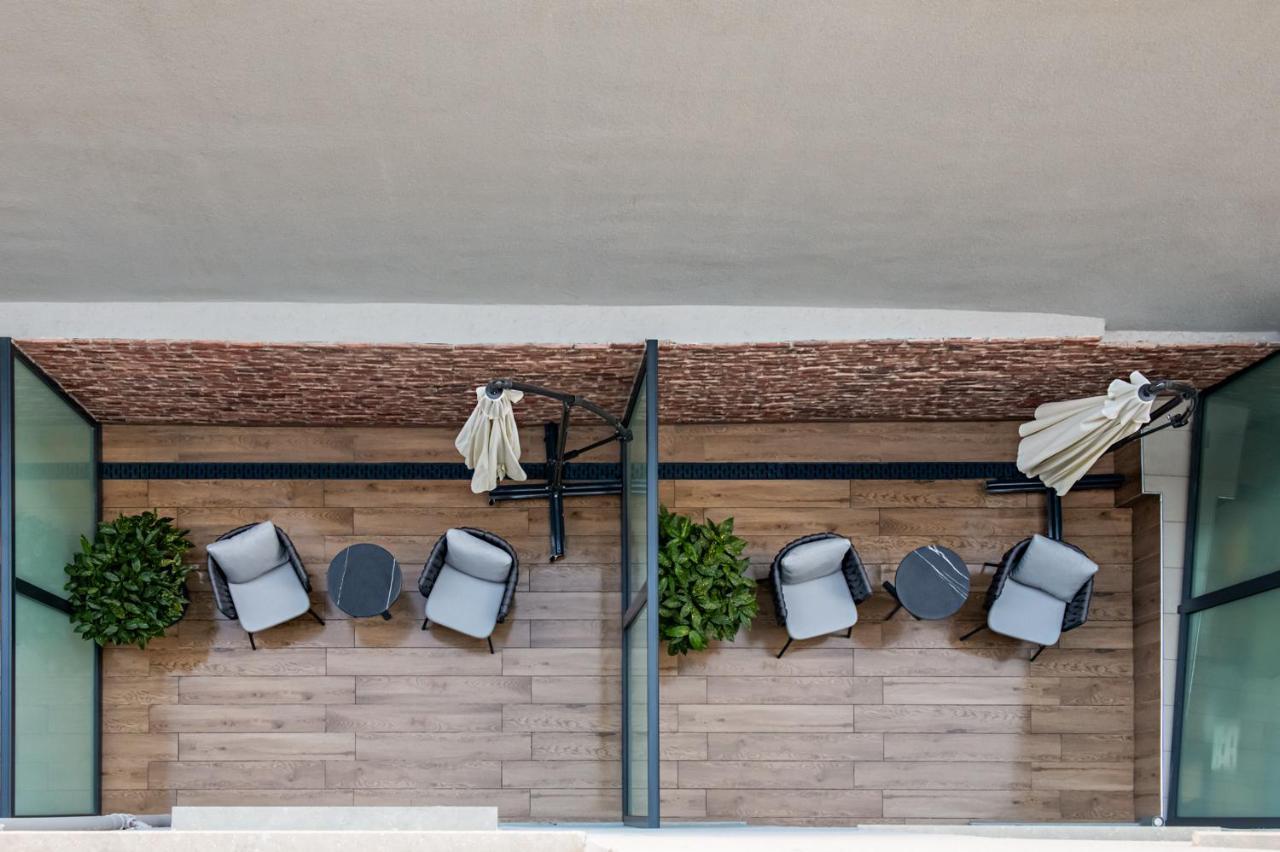 Gleam Collection Hotel Istanbul Exterior foto The balcony of a suite at the hotel